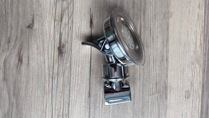 Standard Außenduschset für den Wasserhahn mit Perlator in einer kleinen Tasche