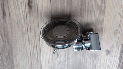 Standard Außenduschset für den Wasserhahn mit Perlator in einer kleinen Tasche